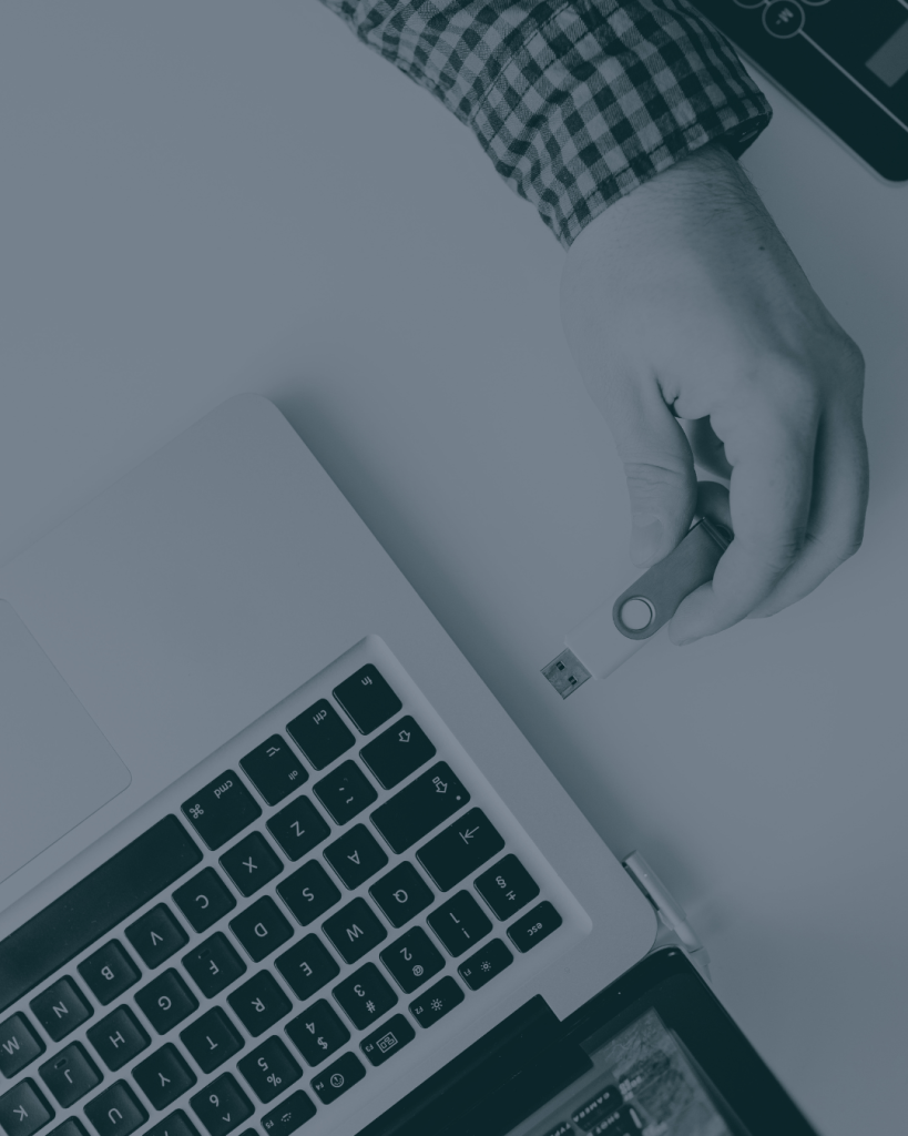 How To Use A Flash Drive To Distribute Content | 11 Ways